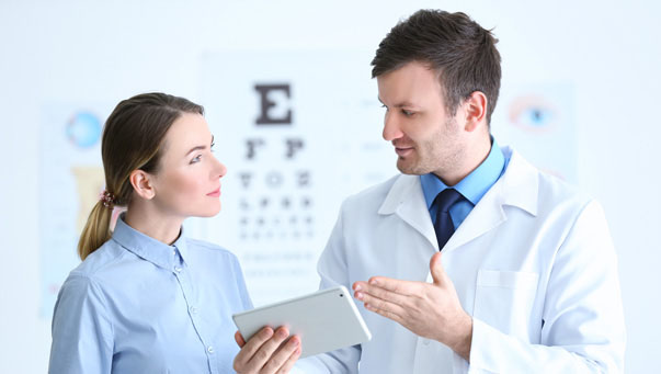 Eye doctor explaining surgery co-management to a client.
